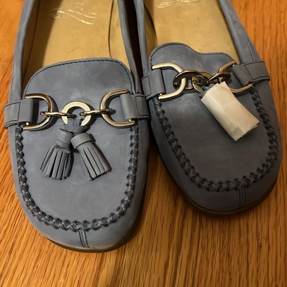 Aerosoles Blue Moccasin Style Flats with Tassels - Picture 5 of 9